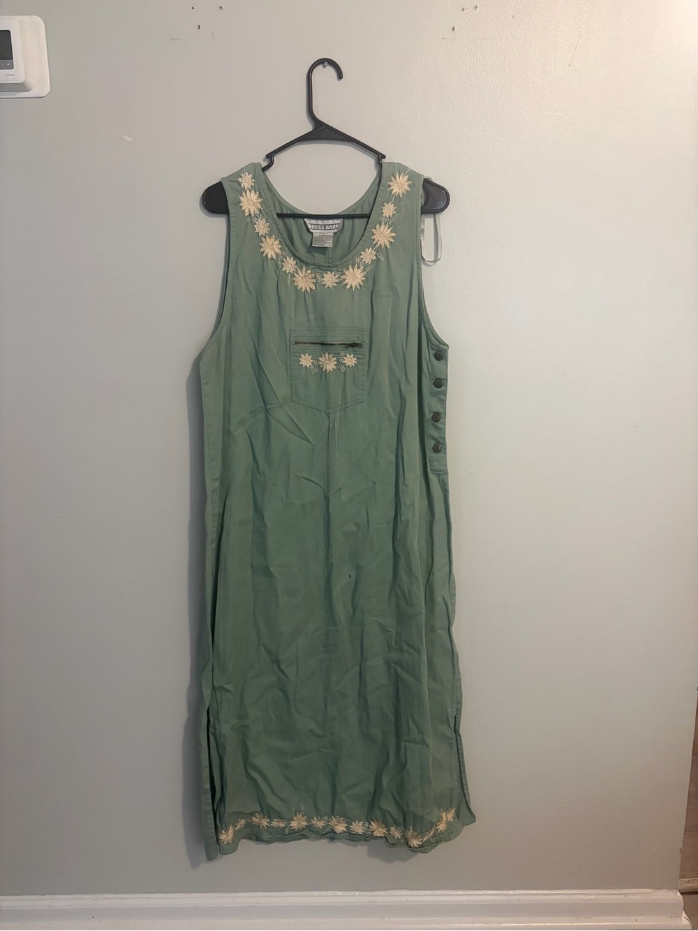 Dress Barn Light Green Sleeveless Midi Dress with Cream Daisy Embroidery